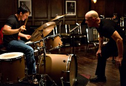 Miles Teller e J.K. Simmons in una scena di Whiplash