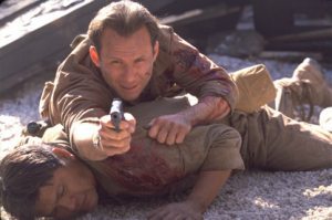 Christian Slater e Roger Willie in una scena di Windtalkers